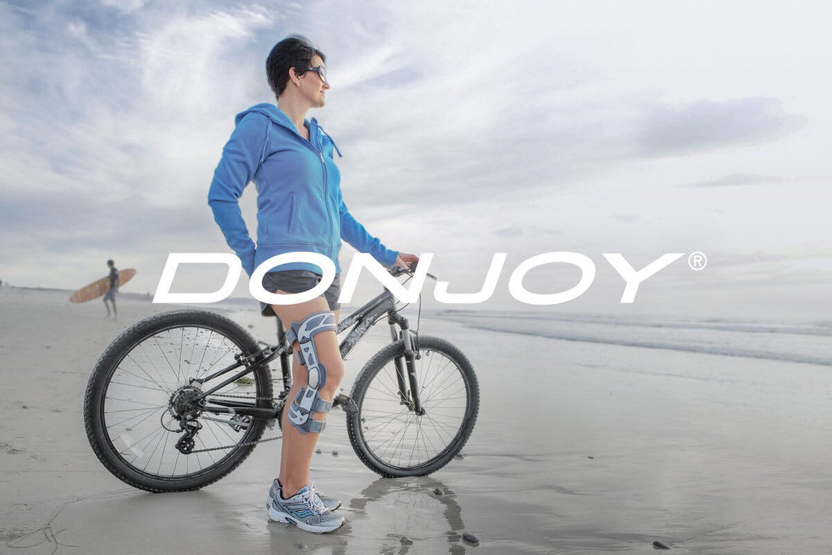 Bild für Webseite, Ordner: marken, Frau mit Fahrrad am Strand