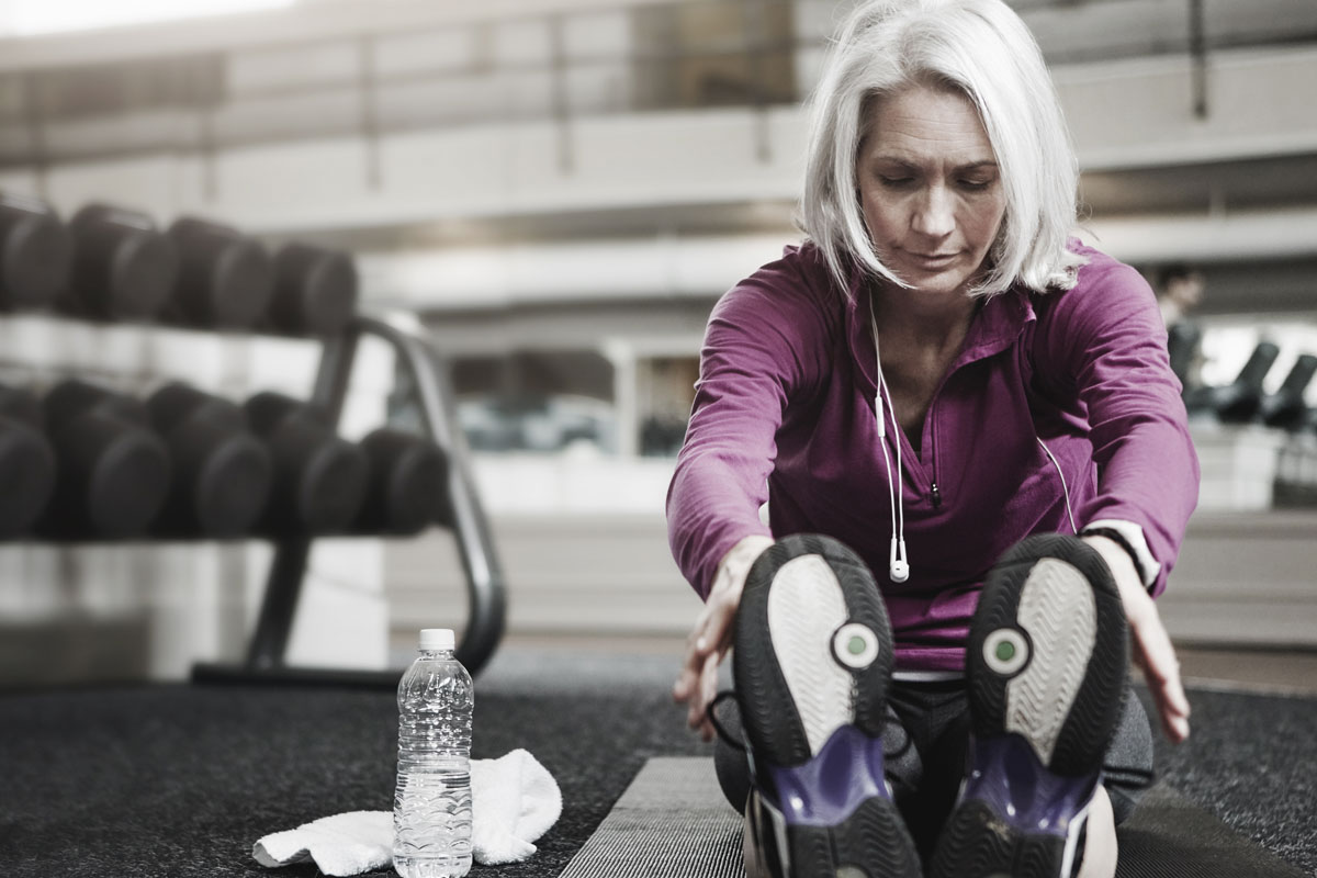 Bild für Webseite, Ordner: unsere Werte, Frau beim Sport im Fitnessstudio